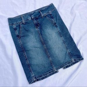 HP⭐️ Vintage 90’s Denim L.E.I Midi Skirt